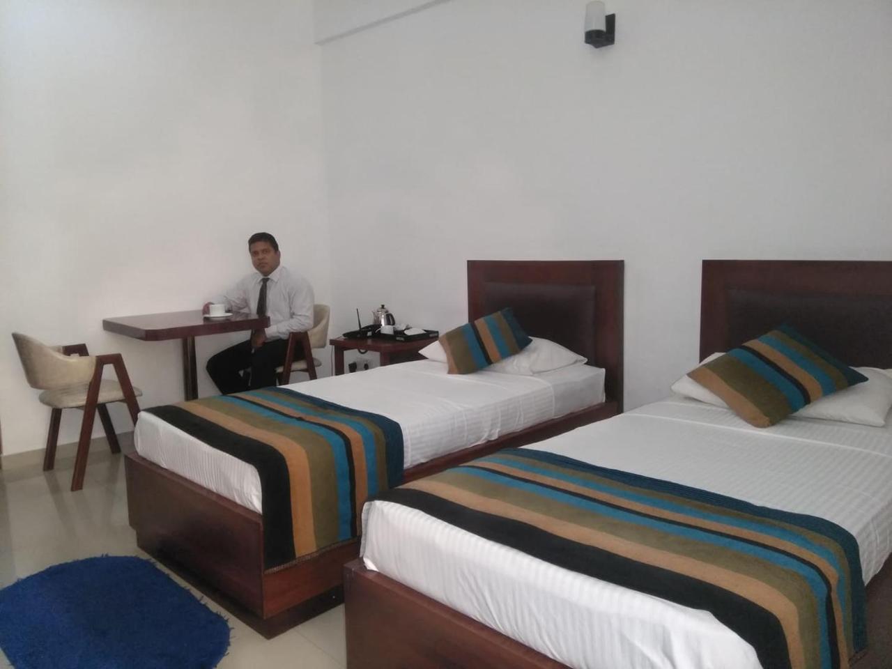 Hotel Kamrel 쿠루네갈라 외부 사진